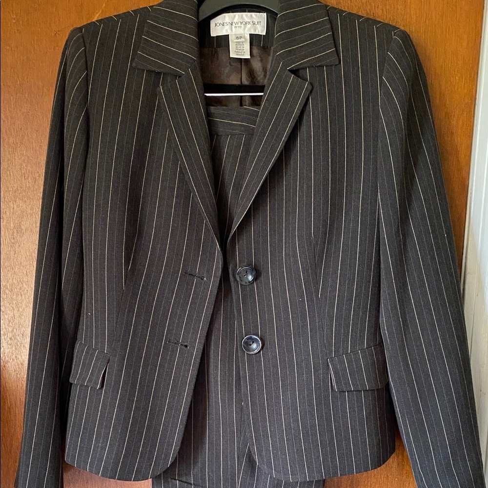 Jones New York Petite  Pin Striped Suit SZ. 6P